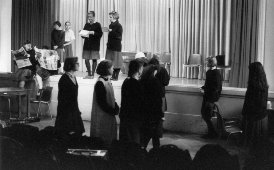 Antwerp High School students learn English through drama with Kris Fleerackers